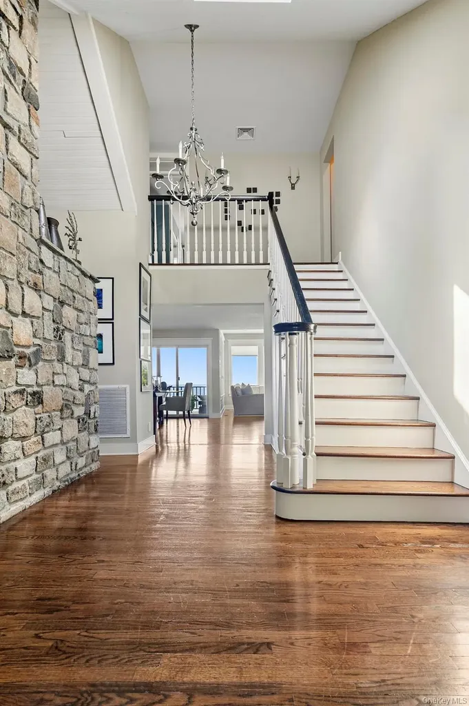 29 Bittersweet Lane Southampton NY 11963