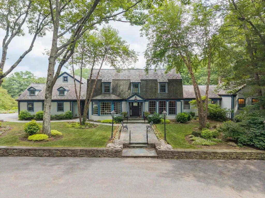 4 Clock Tower Lane Old Westbury NY 11568