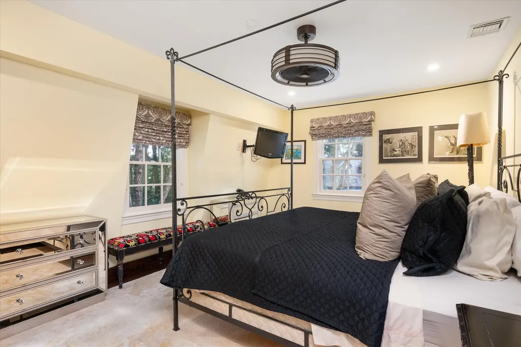 4 Clock Tower Lane Old Westbury NY 11568