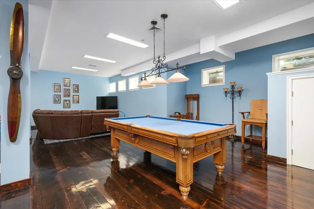 4 Clock Tower Lane Old Westbury NY 11568