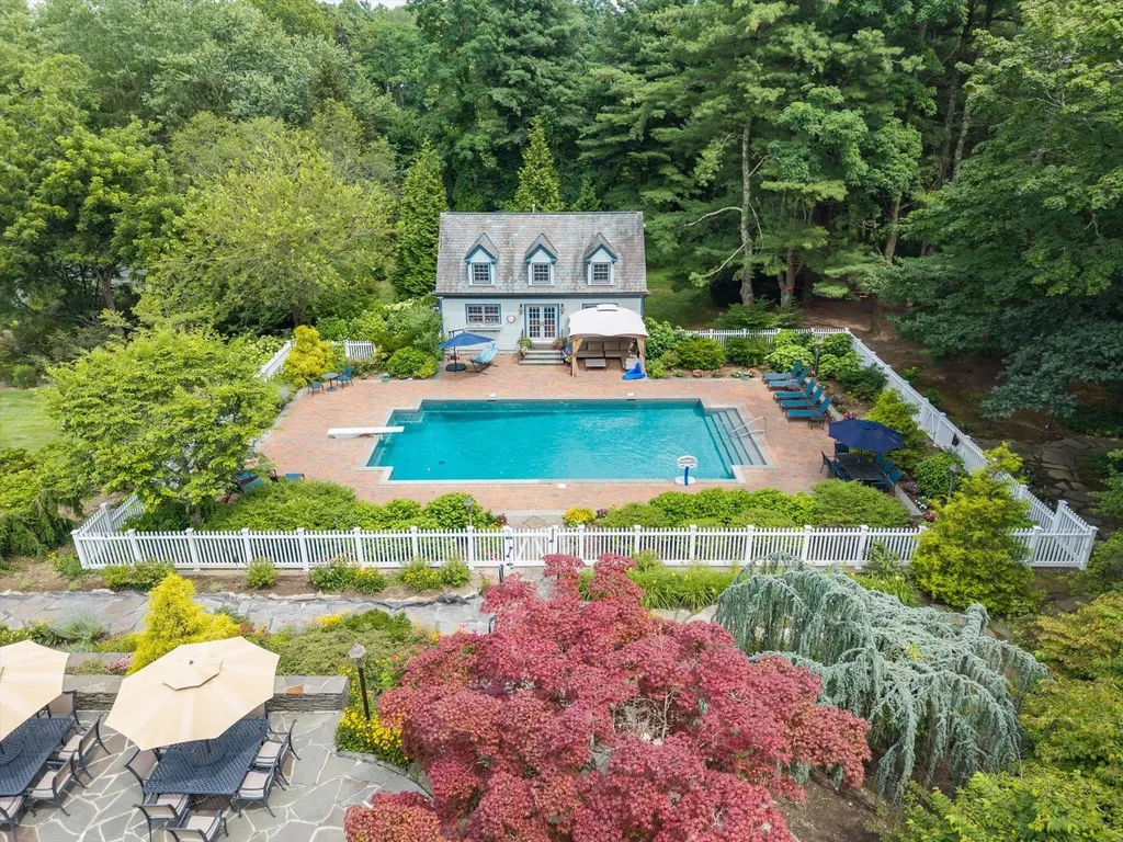 4 Clock Tower Lane Old Westbury NY 11568