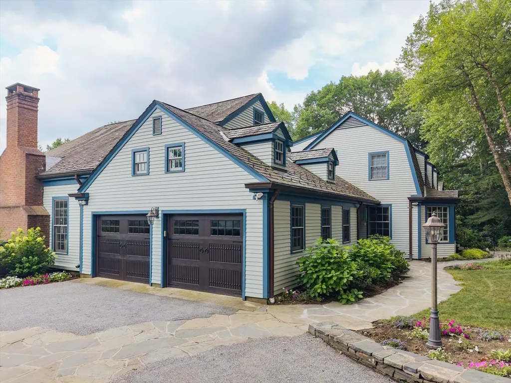 4 Clock Tower Lane Old Westbury NY 11568