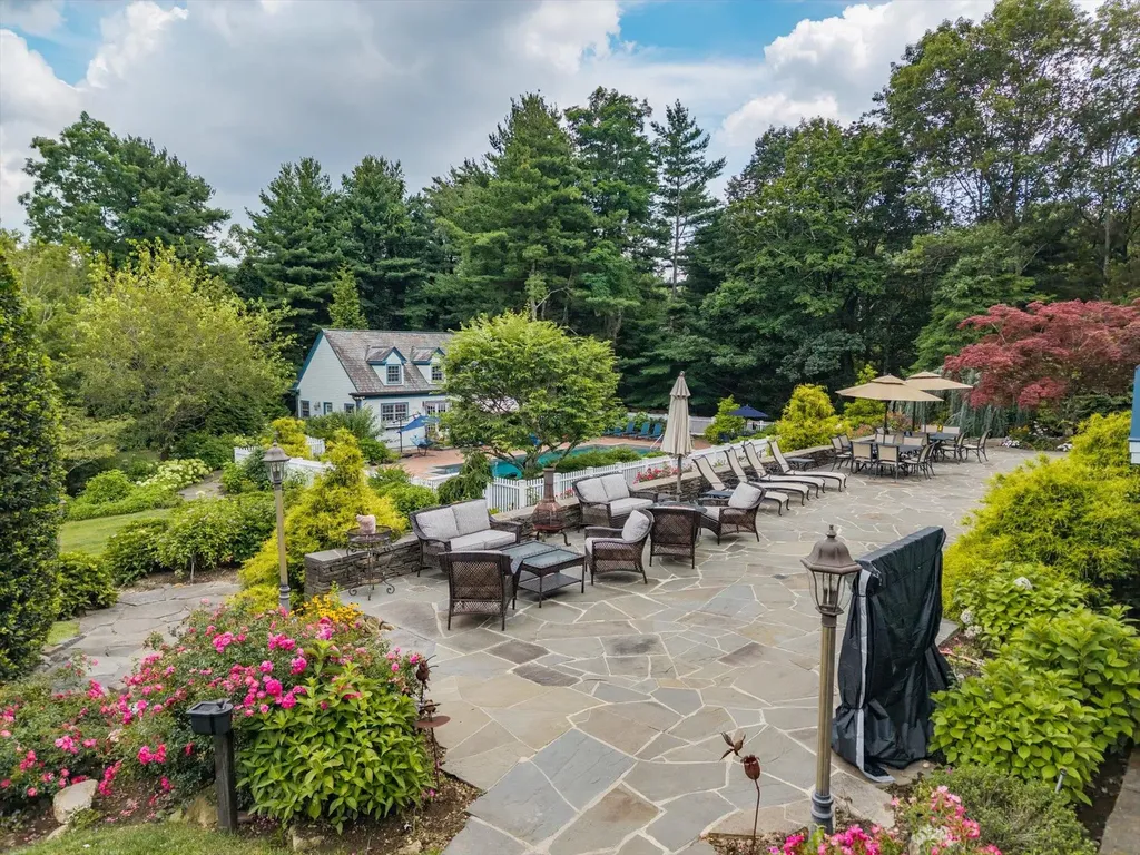 4 Clock Tower Lane Old Westbury NY 11568