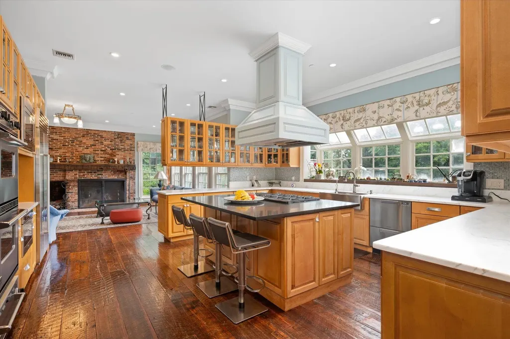 4 Clock Tower Lane Old Westbury NY 11568
