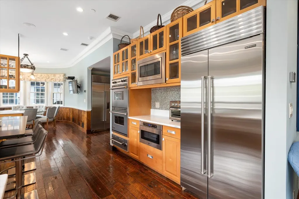 4 Clock Tower Lane Old Westbury NY 11568