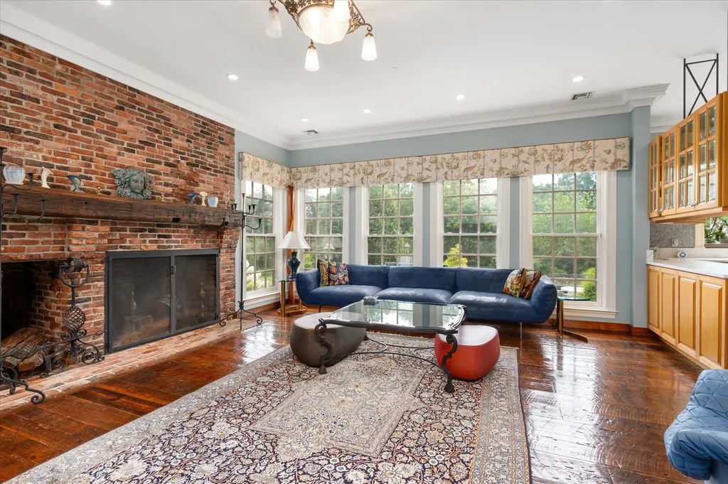 4 Clock Tower Lane Old Westbury NY 11568