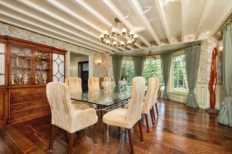 4 Clock Tower Lane Old Westbury NY 11568