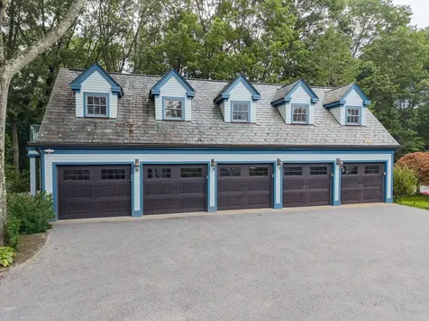 4 Clock Tower Lane Old Westbury NY 11568