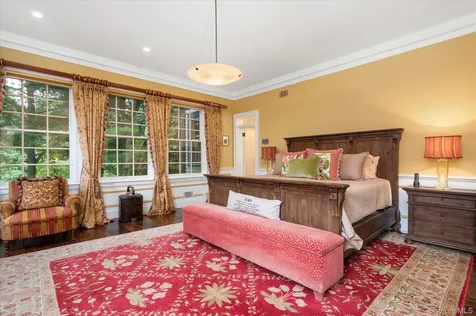 4 Clock Tower Lane Old Westbury NY 11568