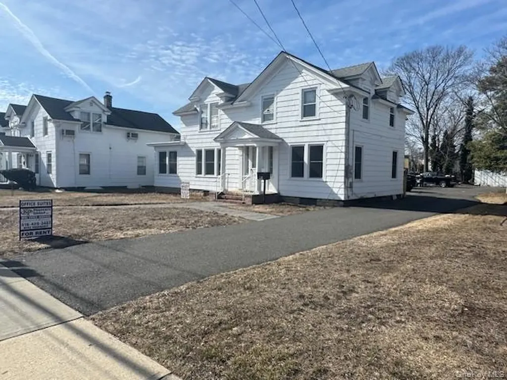 128 N Ocean Avenue Patchogue NY 11772