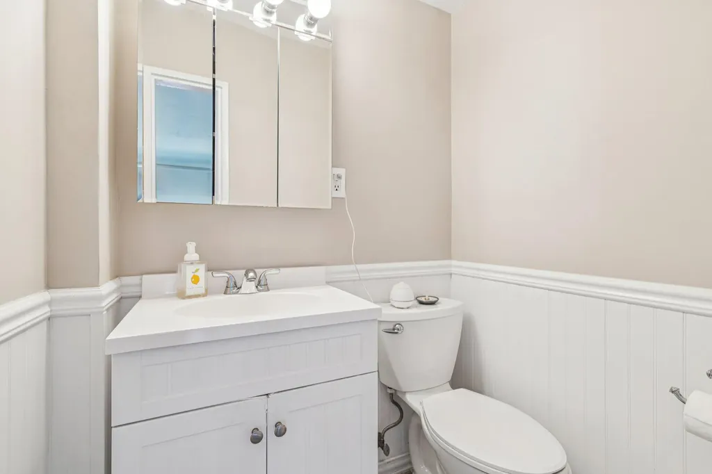 560 W Broadway Long Beach NY 11561