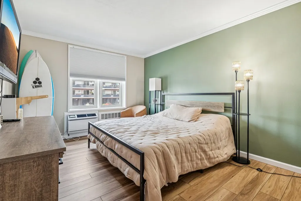 560 W Broadway Long Beach NY 11561