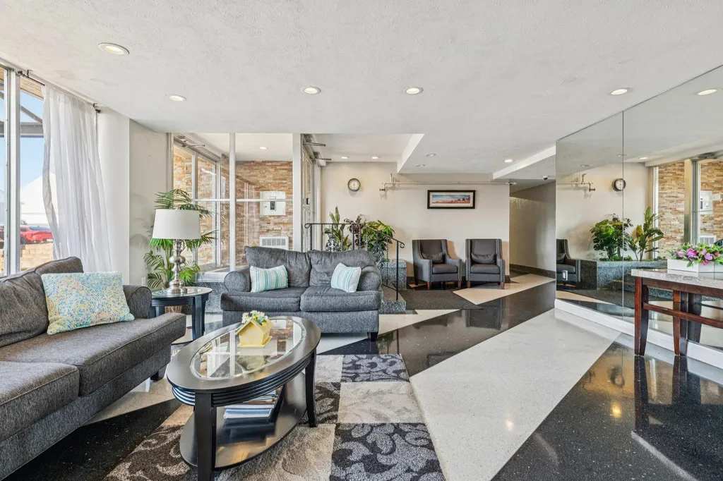 560 W Broadway Long Beach NY 11561