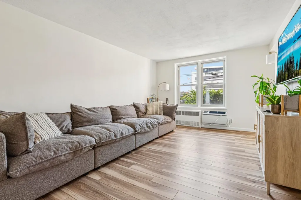560 W Broadway Long Beach NY 11561