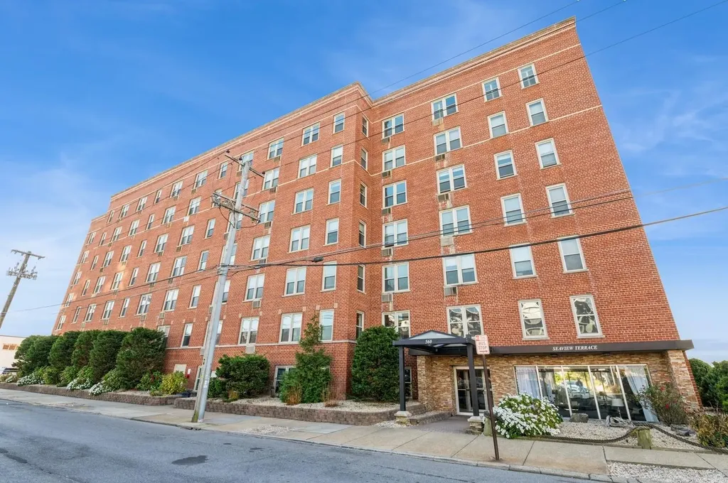 560 W Broadway Long Beach NY 11561