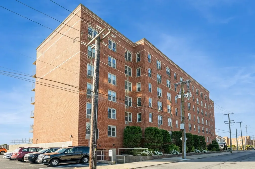 560 W Broadway Long Beach NY 11561