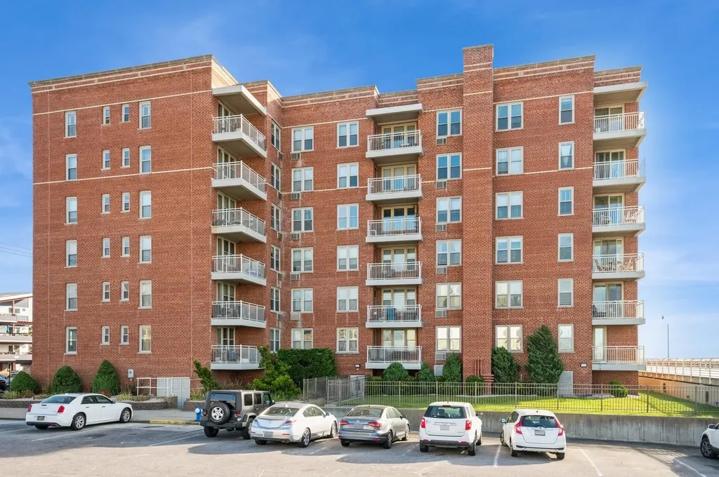 560 W Broadway Long Beach NY 11561