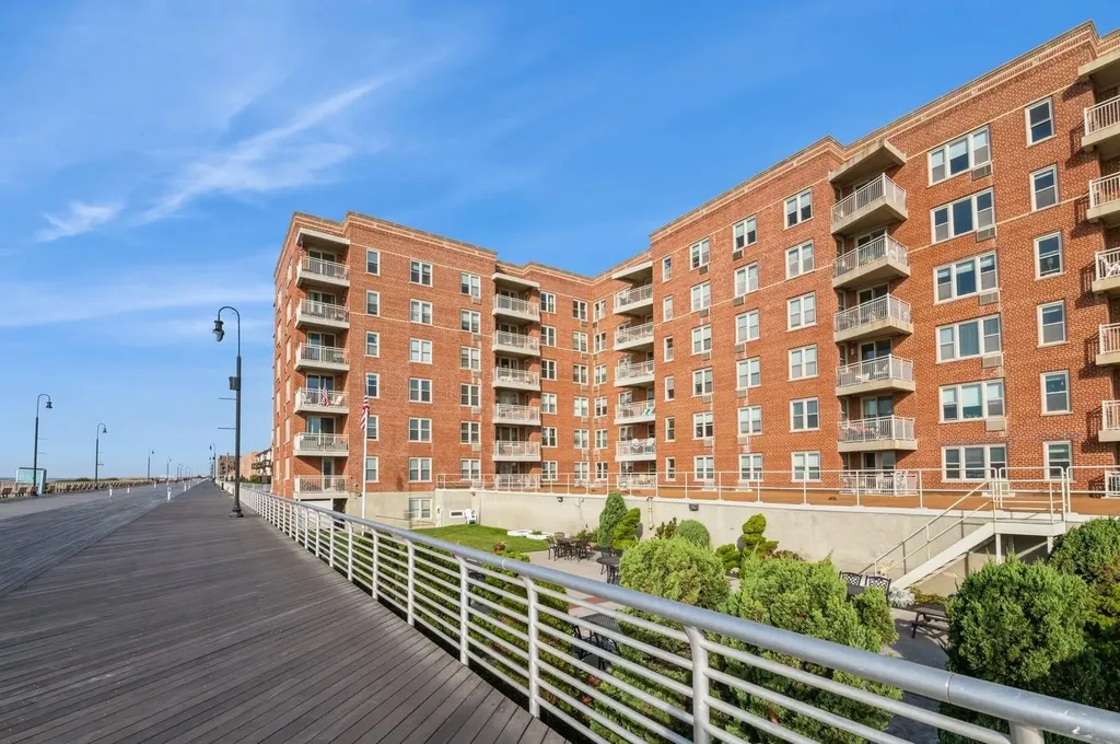 560 W Broadway Long Beach NY 11561