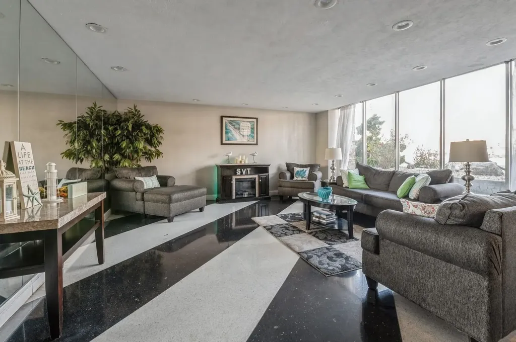 560 W Broadway Long Beach NY 11561