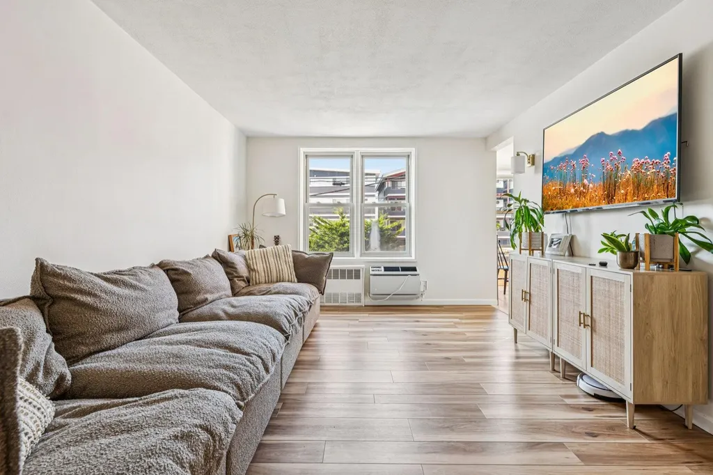 560 W Broadway Long Beach NY 11561