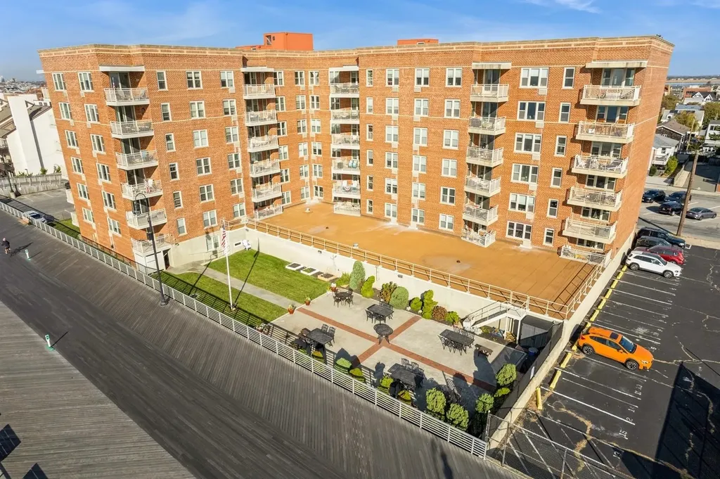 560 W Broadway Long Beach NY 11561