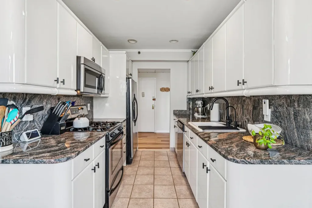 560 W Broadway Long Beach NY 11561