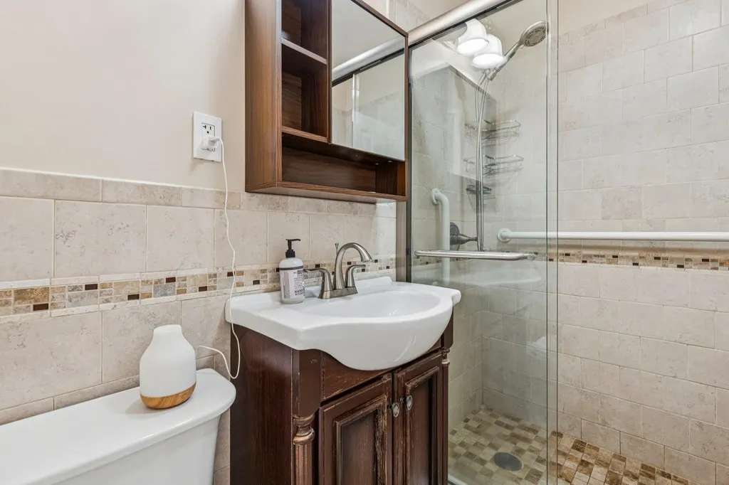 560 W Broadway Long Beach NY 11561