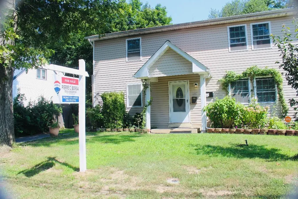 193 Parkway Boulevard Wyandanch NY 11798