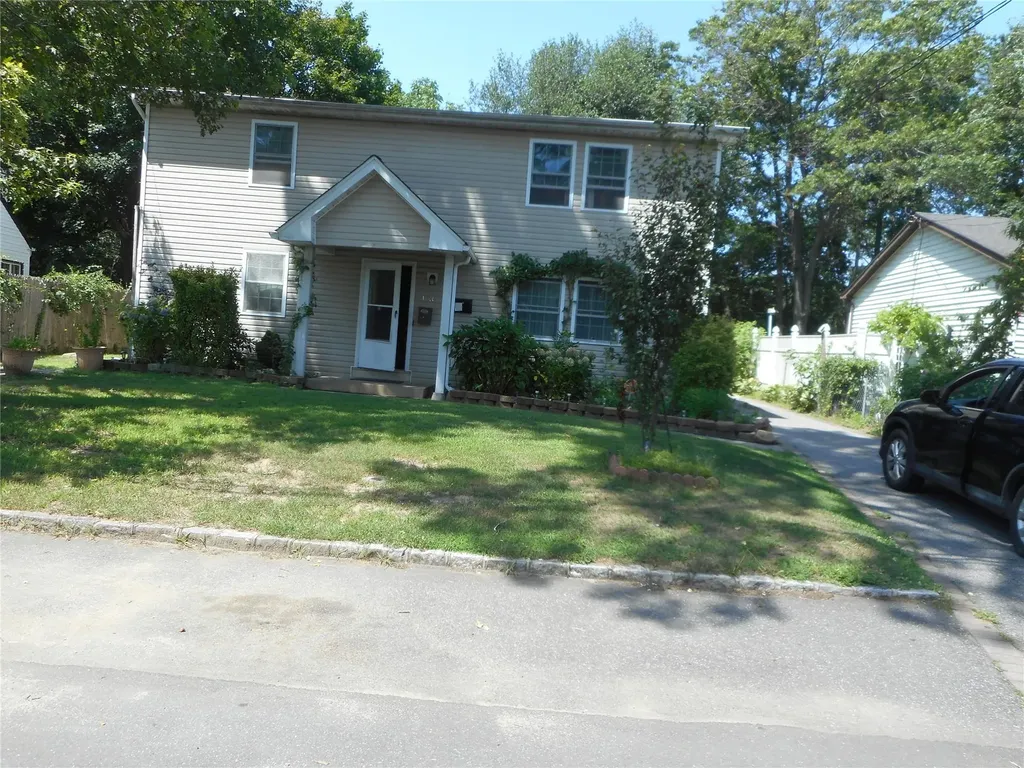 193 Parkway Boulevard Wyandanch NY 11798