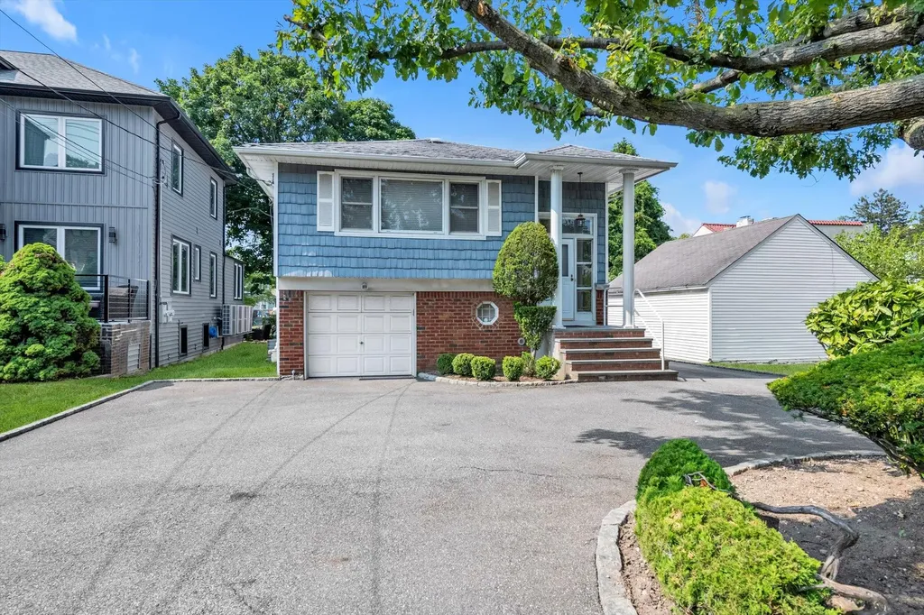 590 W Broadway Cedarhurst NY 11516