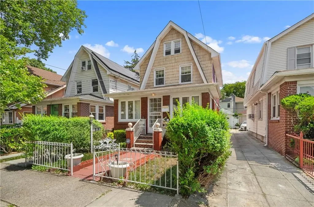 993 E 39th Street Brooklyn NY 11210