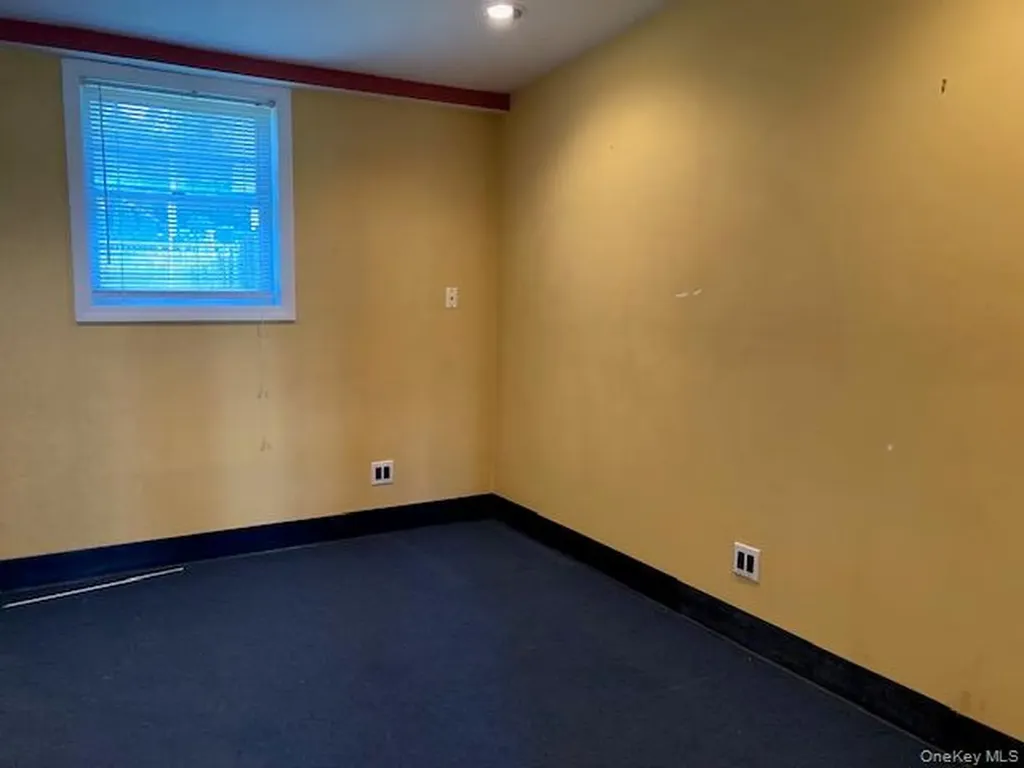 23 Skillman Street Roslyn NY 11576