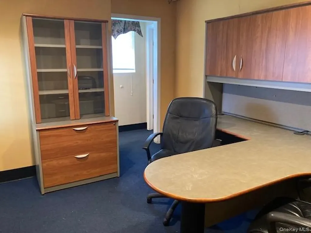 23 Skillman Street Roslyn NY 11576