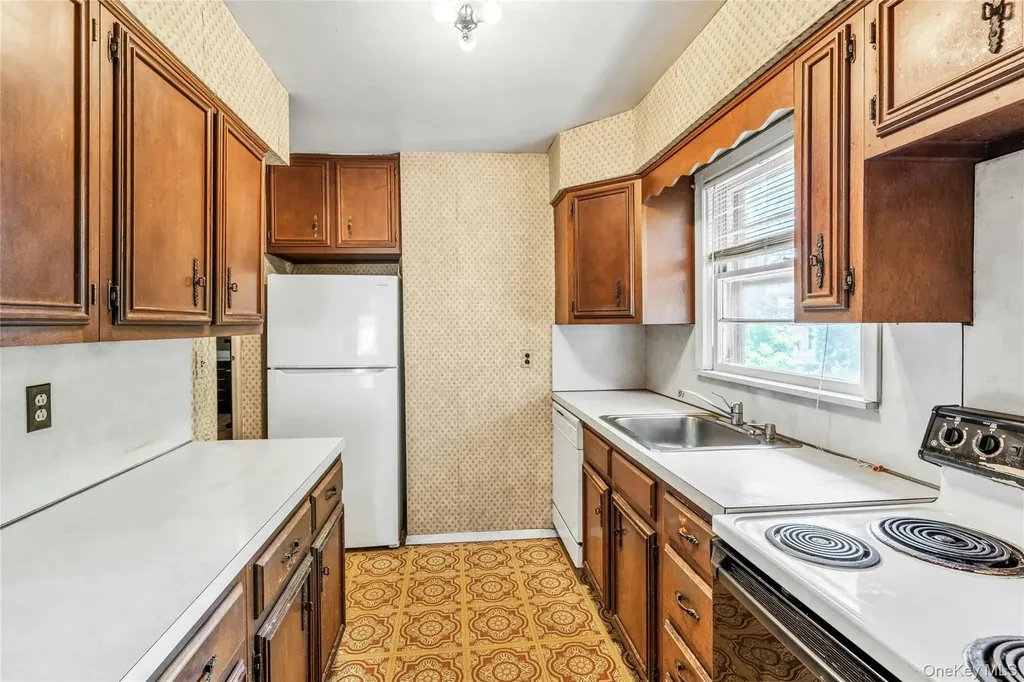 42 Summit Street Plainview NY 11803