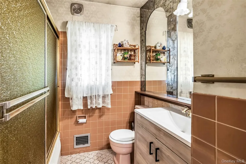 42 Summit Street Plainview NY 11803
