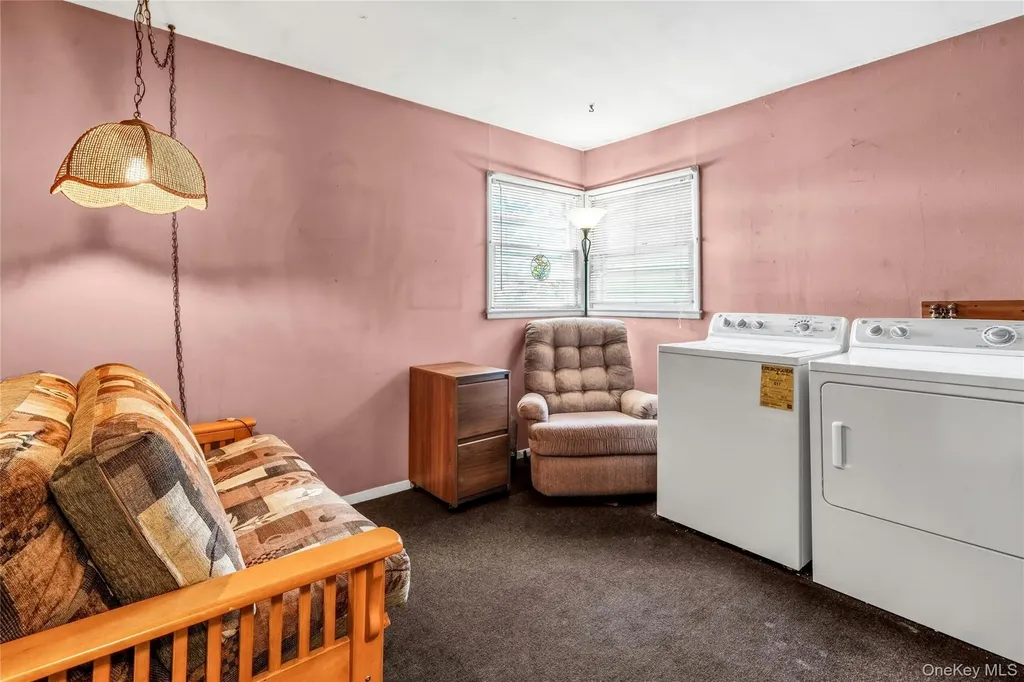 42 Summit Street Plainview NY 11803