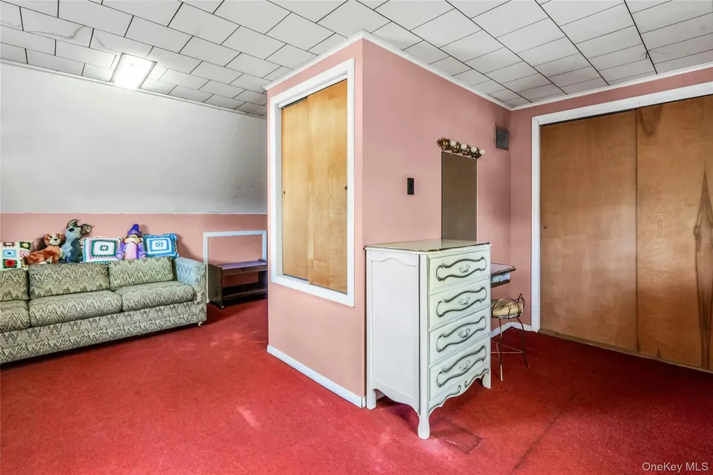 42 Summit Street Plainview NY 11803