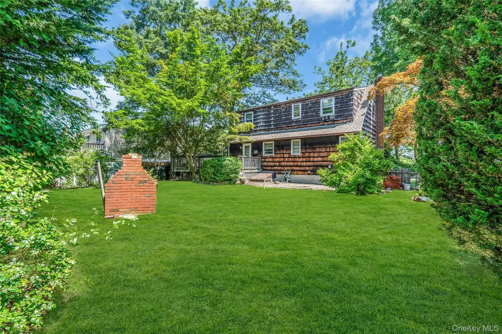 42 Summit Street Plainview NY 11803