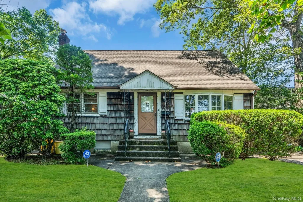 42 Summit Street Plainview NY 11803