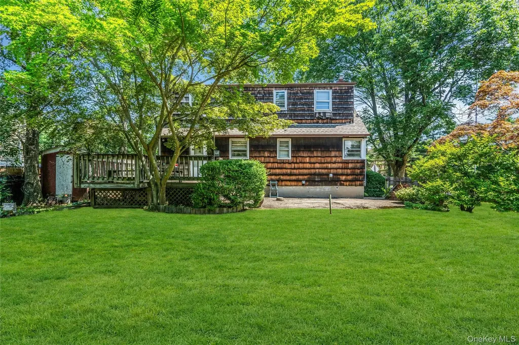 42 Summit Street Plainview NY 11803