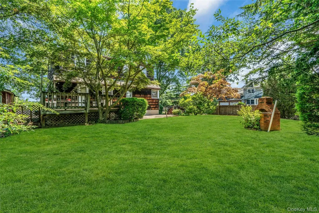 42 Summit Street Plainview NY 11803
