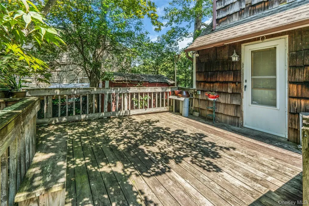42 Summit Street Plainview NY 11803