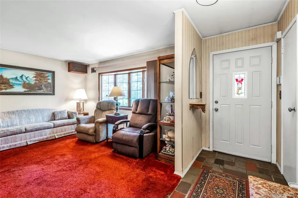 42 Summit Street Plainview NY 11803