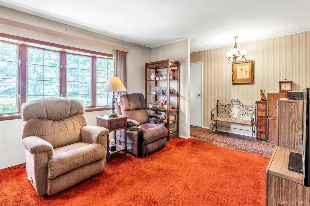 42 Summit Street Plainview NY 11803