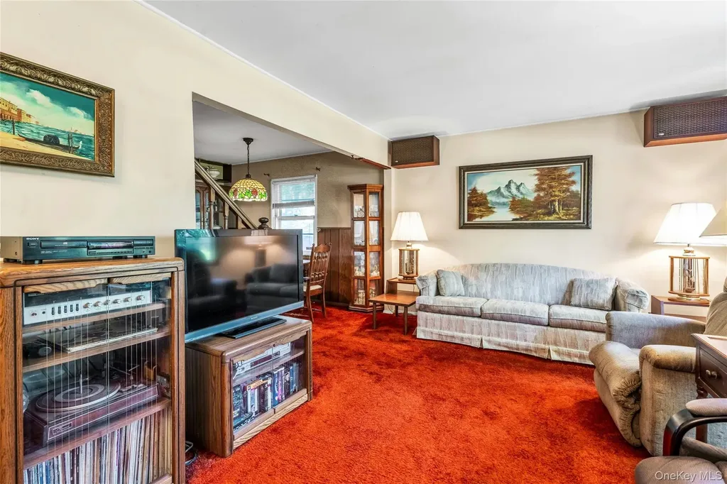 42 Summit Street Plainview NY 11803
