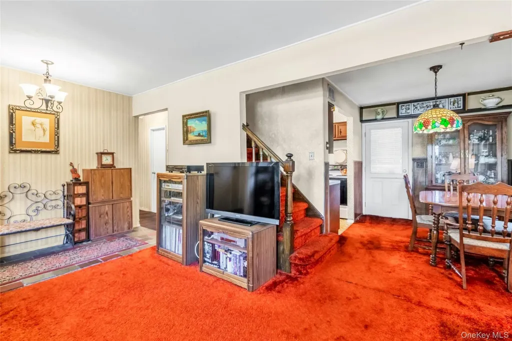 42 Summit Street Plainview NY 11803
