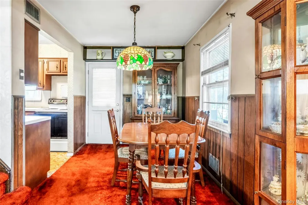 42 Summit Street Plainview NY 11803