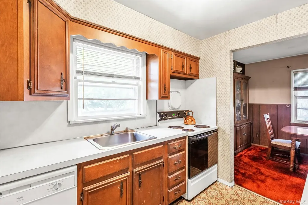 42 Summit Street Plainview NY 11803