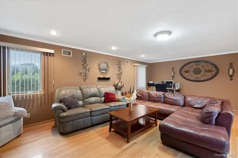 31 Prospect Avenue Eastchester NY 10709