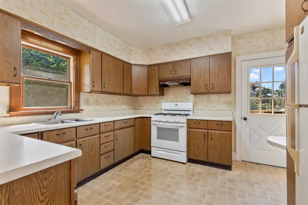 98 Westlake Drive Valhalla NY 10595